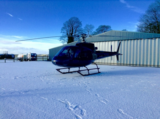 Vuelo en helicóptero sobre la nieve 
